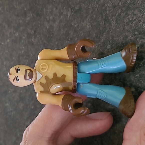 Fisher-Price Imaginext Mechanic Rescue City Center City  Big Rig Driver 3 inches - Picture 1 of 3